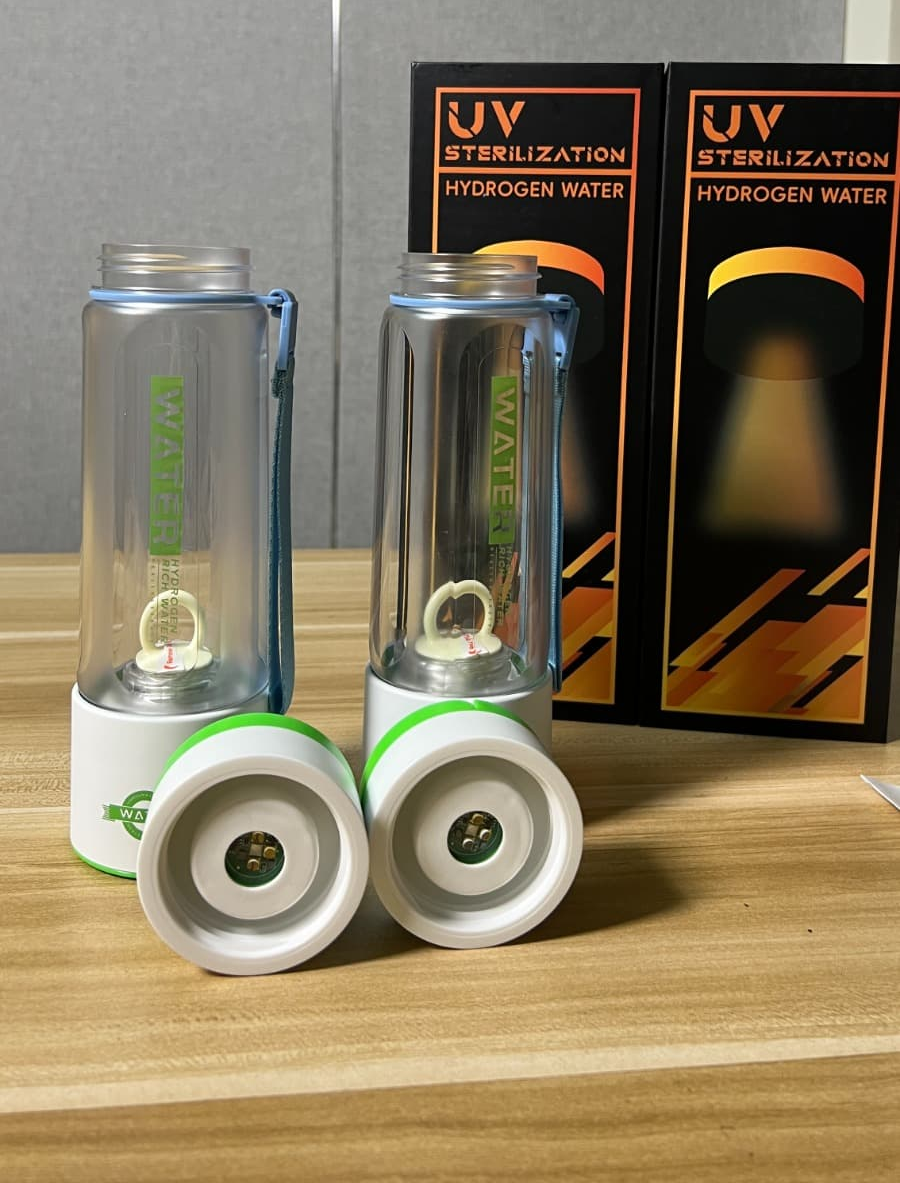 A UV sterilization high concentration hydrogen rich water cup